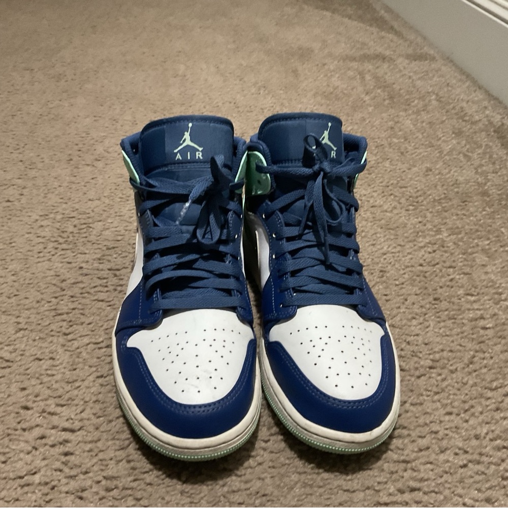 Jordan Athletic Shoes Blue and Green - Picture 3 of 3